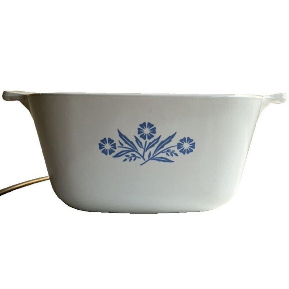 Vintage Corning Ware 1 3/4 Quart Casserole Pot Blue Cornflower Dish P-1 3/4-B US - Picture 1 of 4